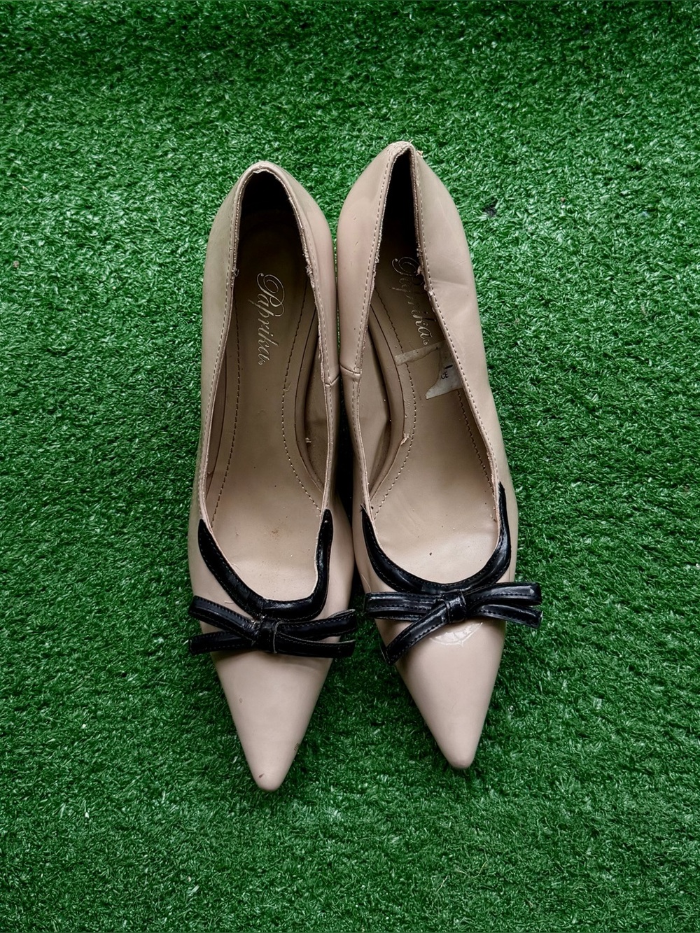 Paprika Nude Patent & Black Bow Pointed Toe Kitten Heel Pumps Women's US 8.5